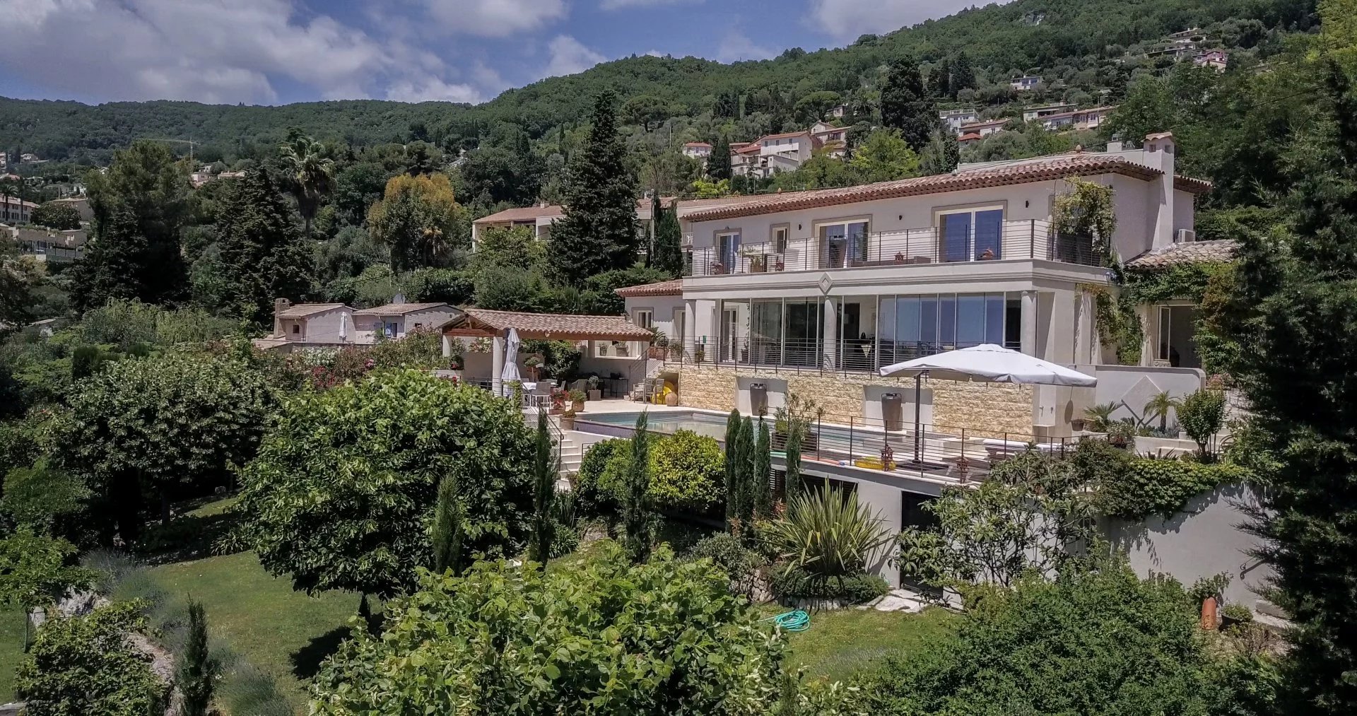Qlistings - 5 Bedrooms - Villa - Alpes-Maritimes - For Sale - 10555 Property Image