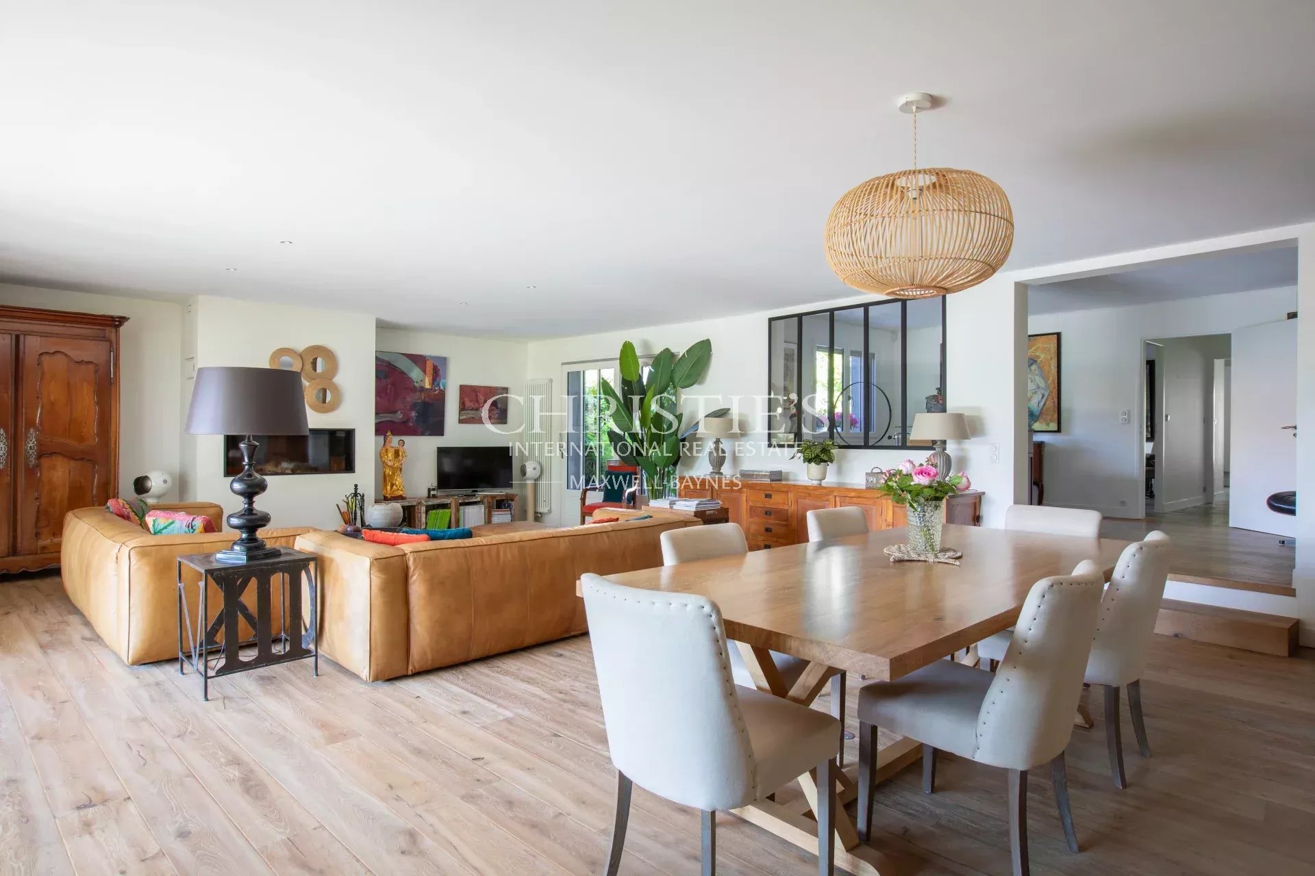 5 Bedroom Villa/Townhouse's Image 3