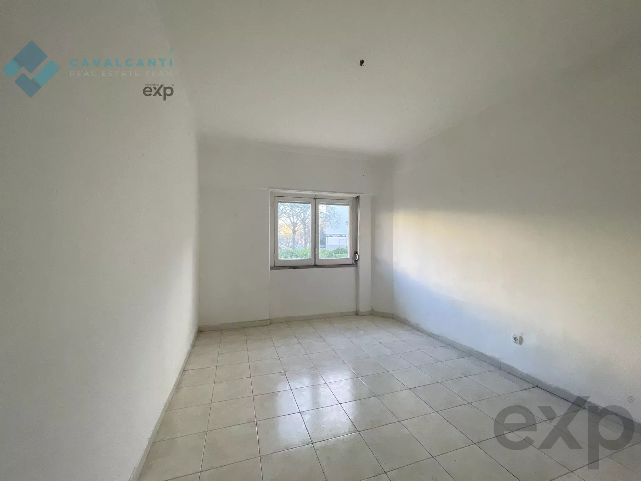T2 to remodel - Carnaxide | Ideal for own home or investment 2790-005 image 10