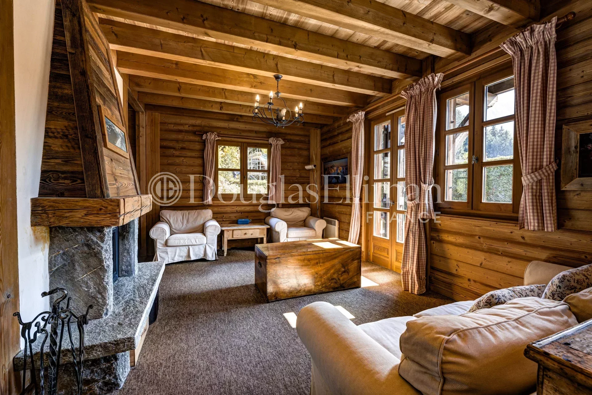 CHAMONIX – Un chalet alpin classique de 6 chambres - Image nᵒ3