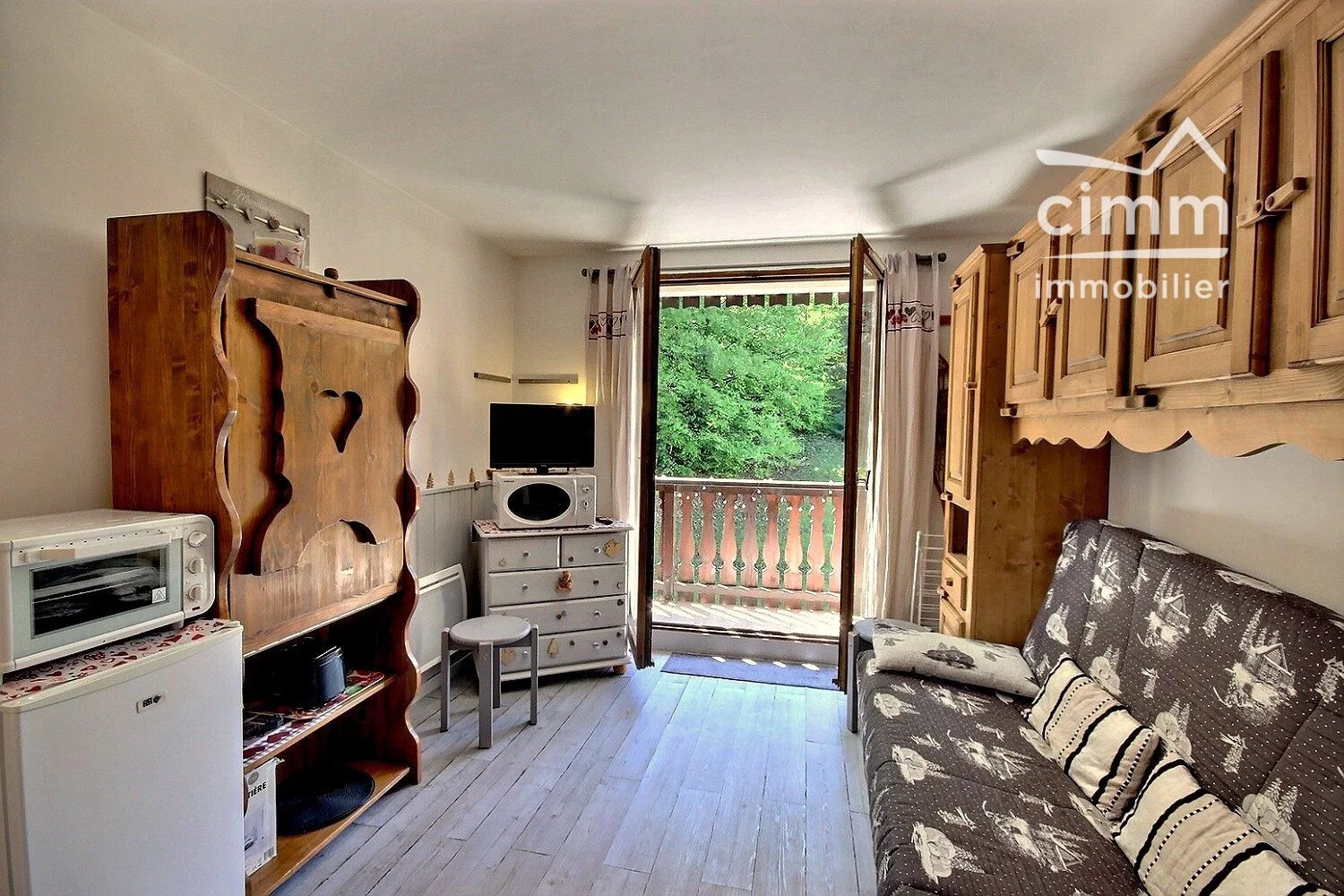 A VENDRE LES CARROZ D'ARACHES 74300 APPARTEMENT AVEC COIN NUIT C