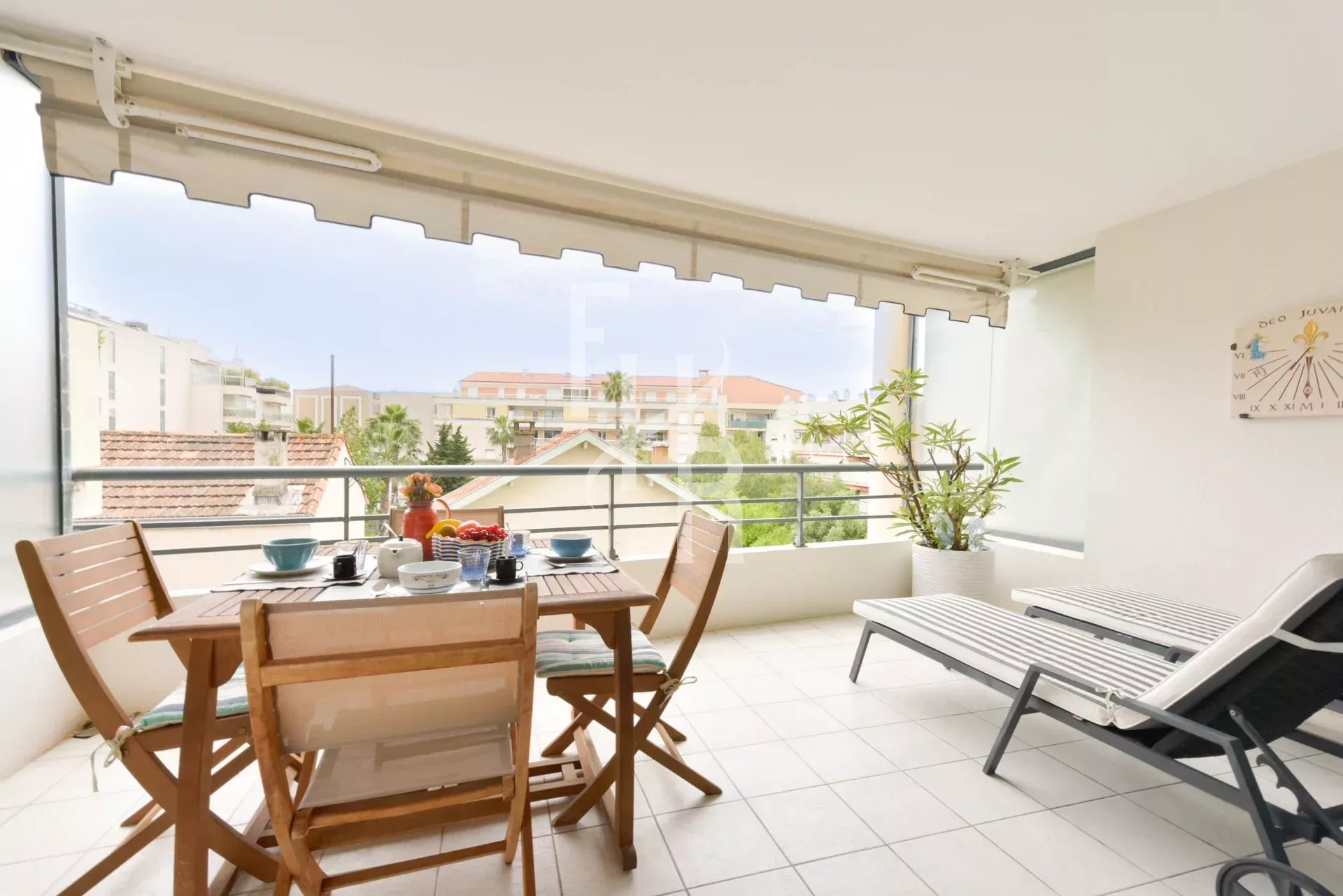 3P traversant de 77 m² avec 2 terrasses – à deux pas des plages