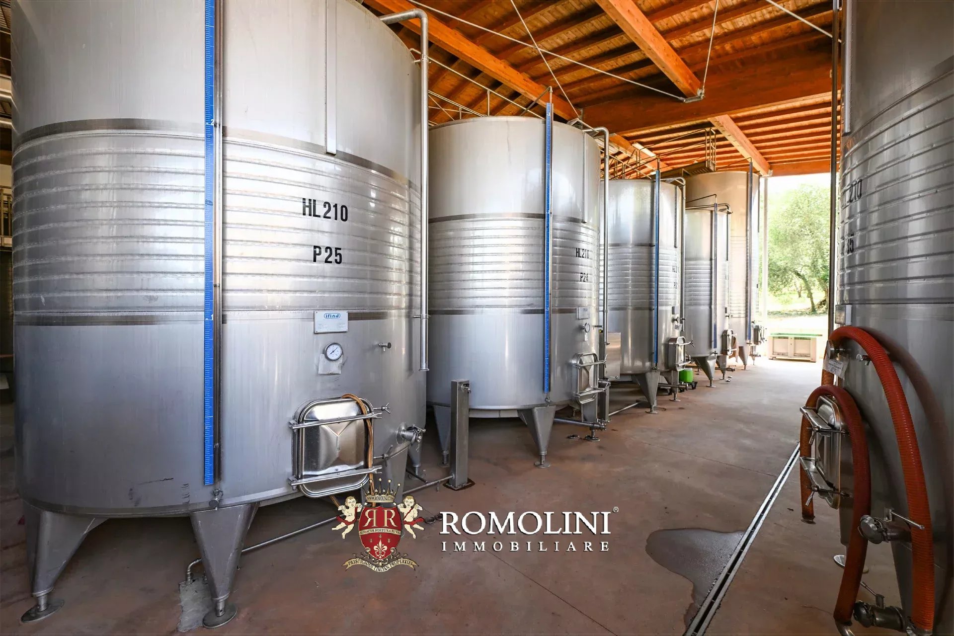 10 Bedroom Vineyard's Image 3