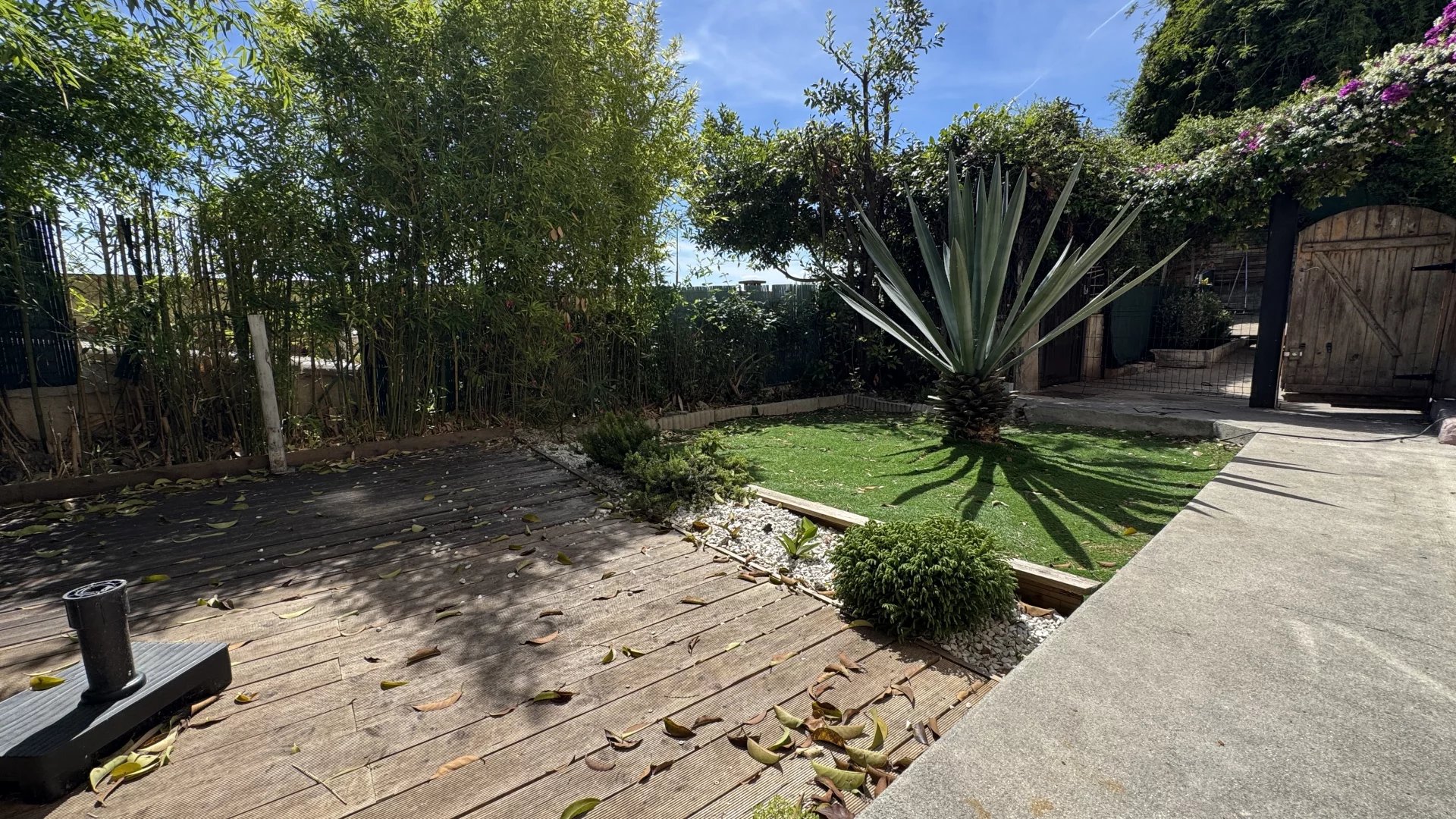 NICE " VIRGIL BAREL" :  2P | jardin | vue mer