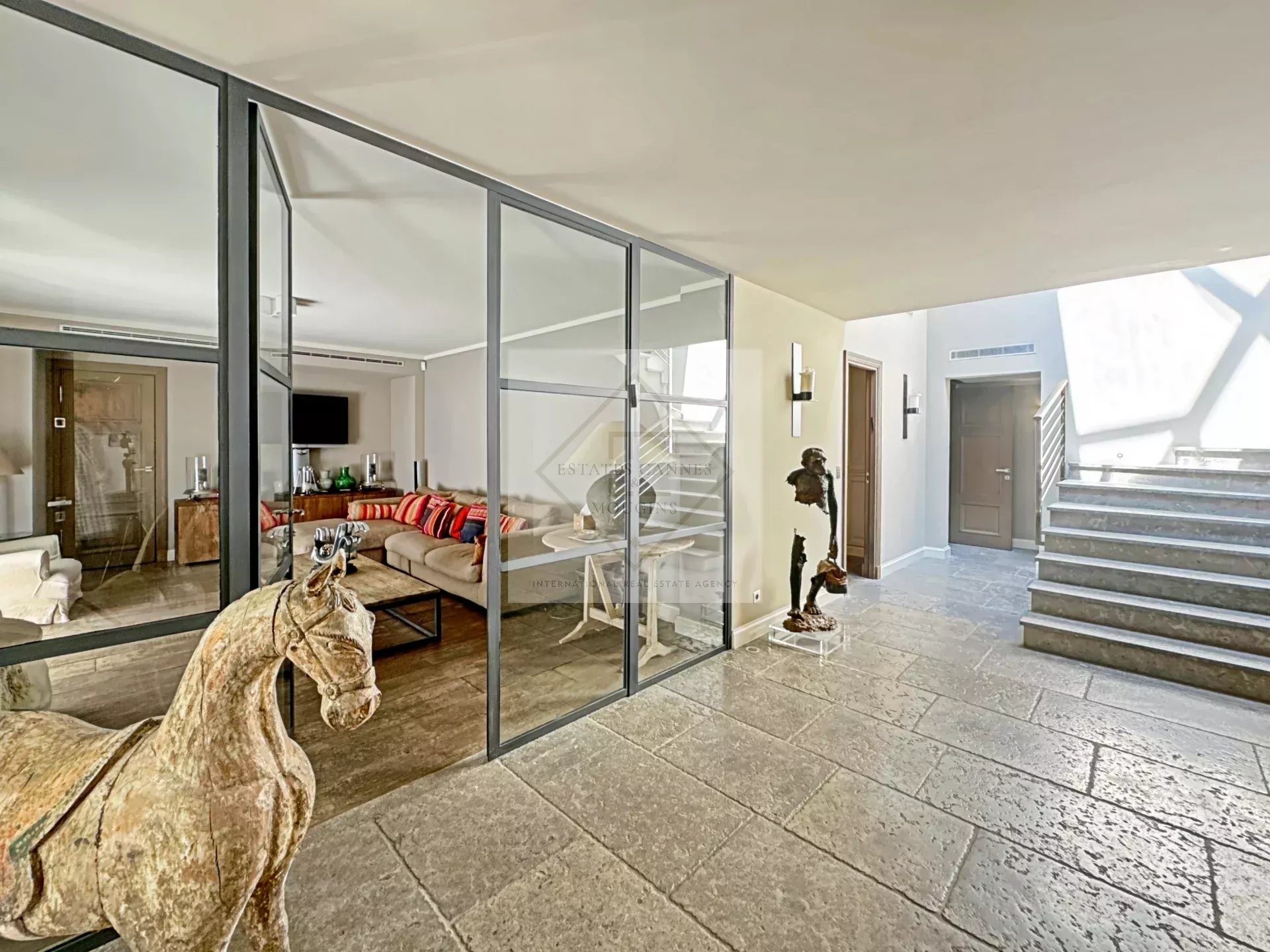 Unique villa avec piscine Bd Croisette Cannes — photo 3