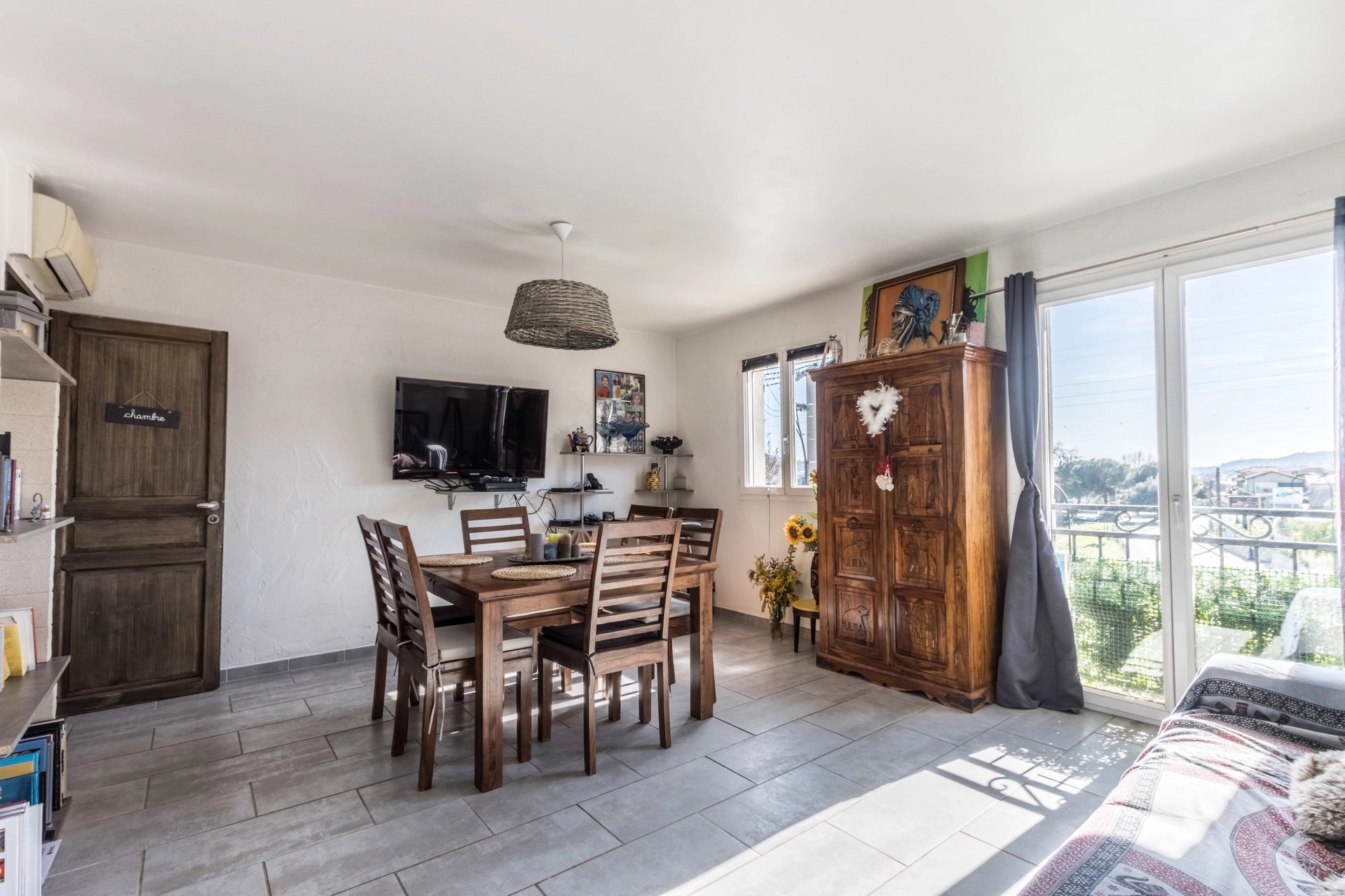 Dining room Tile