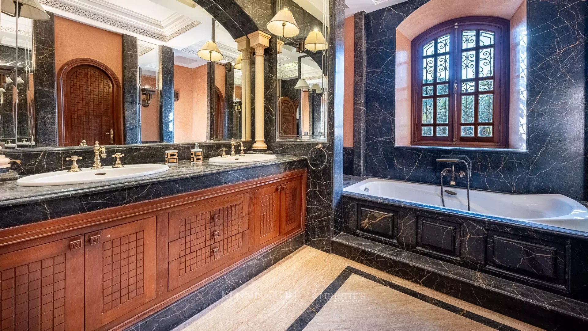 6 Bedroom Villa/Townhouse's Image 47