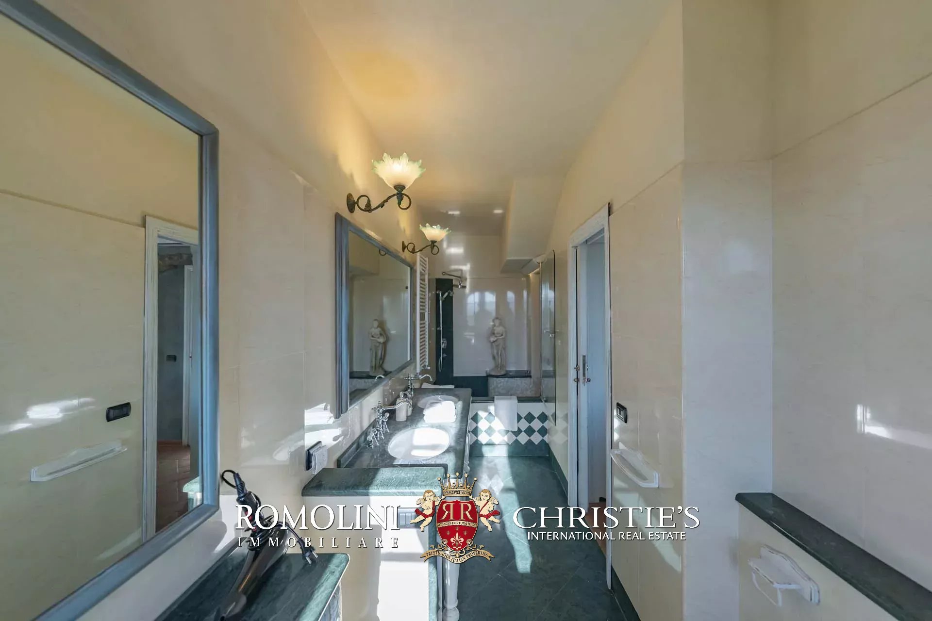 20 Bedroom Chateau's Image 42