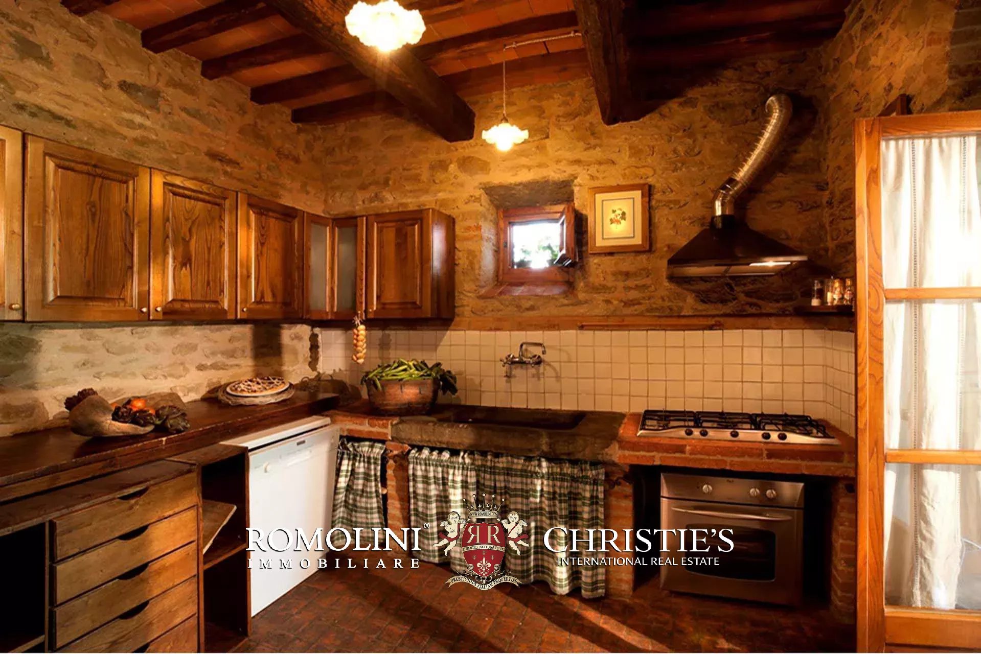 TENUTA VINICOLA BIOLOGICA IN VENDITA, CANTINA BIO TOSCANA