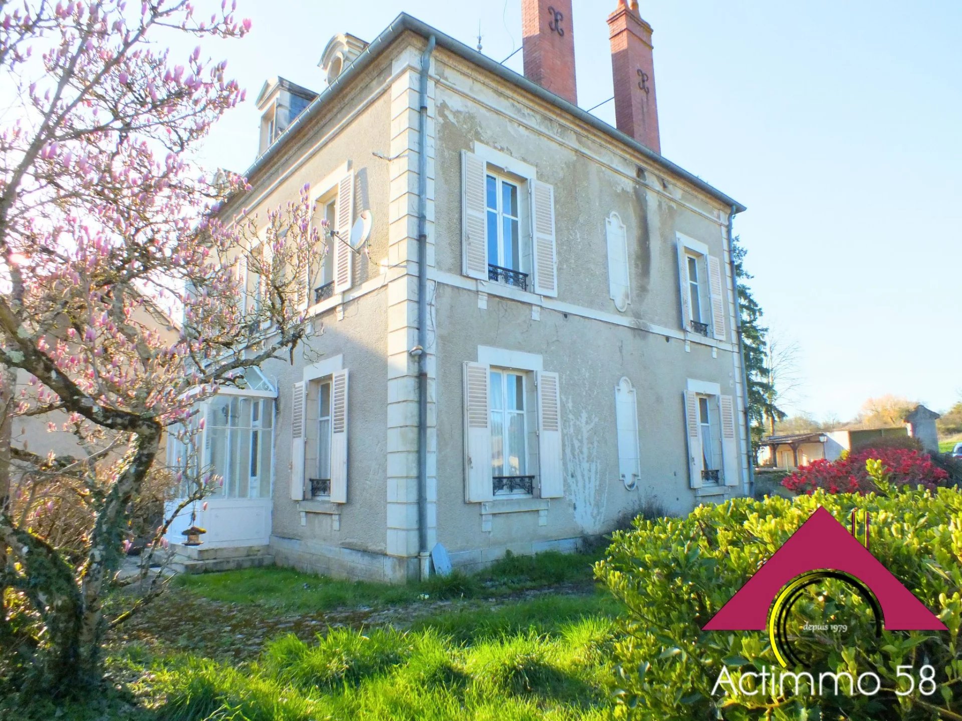Maison de maître de 174 m2 avec piscine - 5 chambres +  loge
