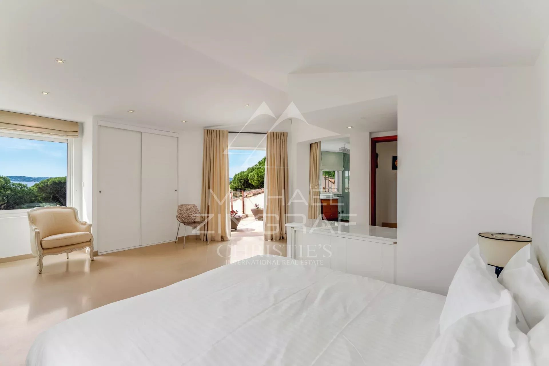 4 Bedroom Villa/Townhouse's Image 6