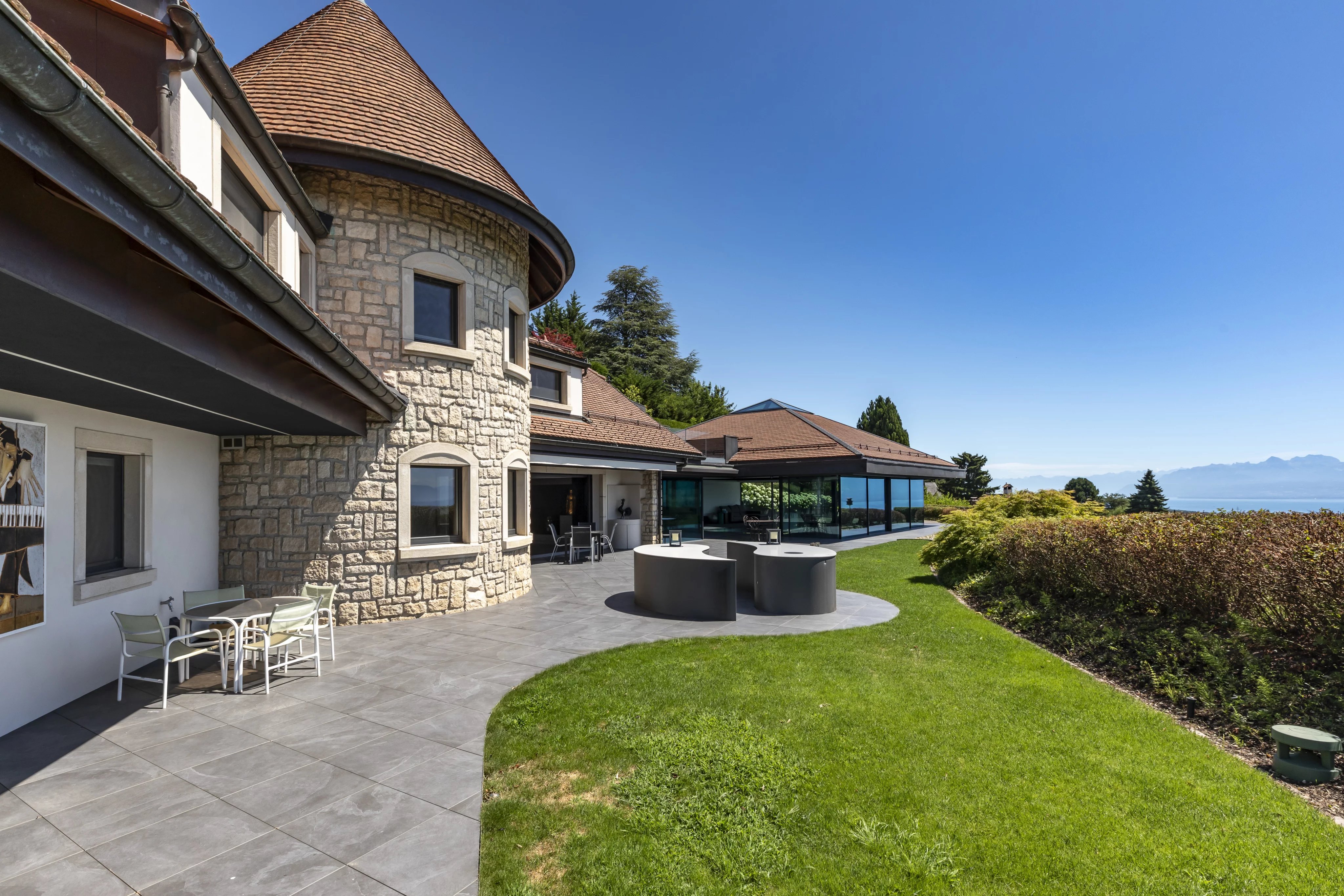 Magnificent prestige property with wellness area in Givrins