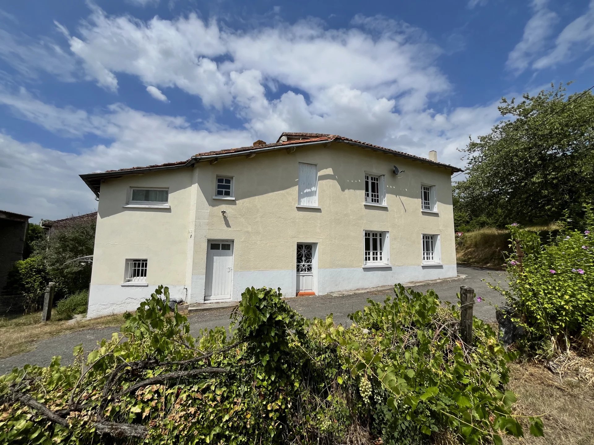 Charmante Maison de Boulanger avec Annexe à Rénover
