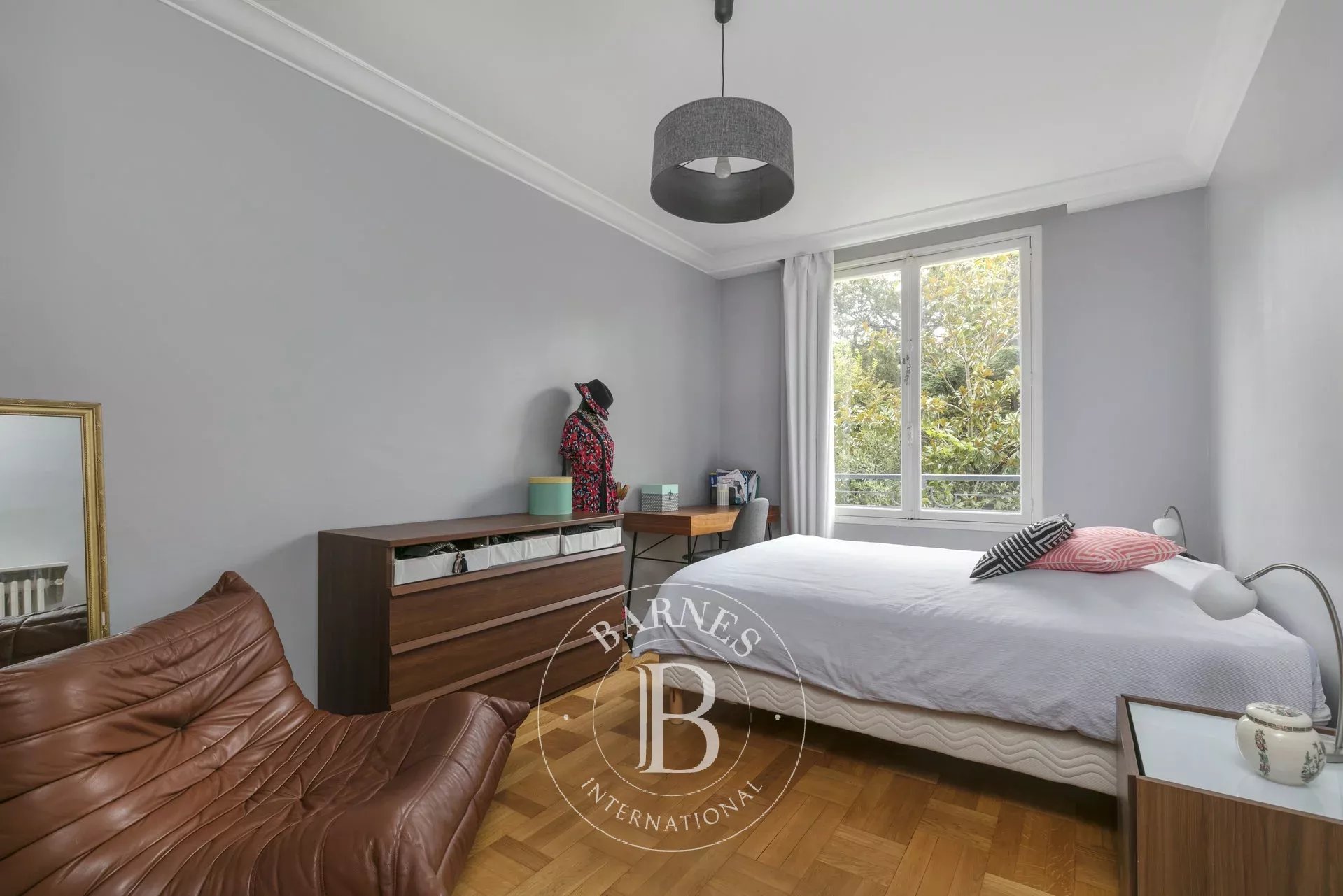 NEUILLY - MAIRIE MERMOZ - 3-BEDROOM APARTMENT - picture 8