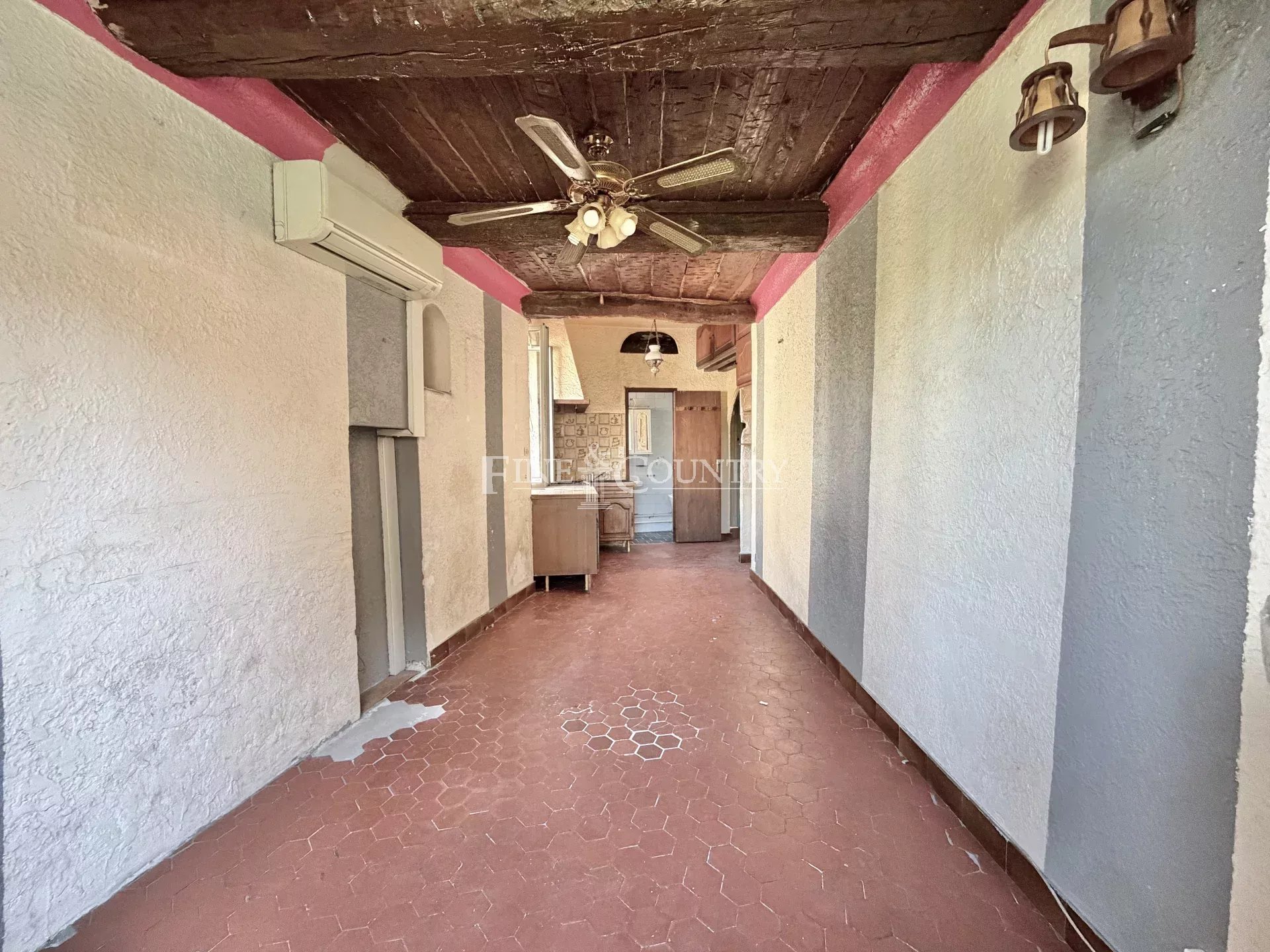 Photo of Building for sale in Le Cannet, to renovate