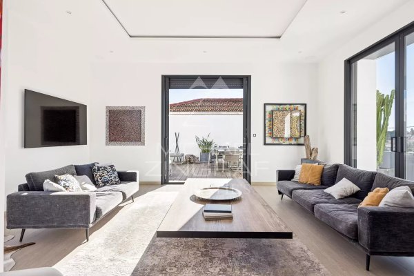 NEAR CANNES CENTER – FULLY RENOVATED BELLE ÉPOQUE TOWNHOUSE — photo 3