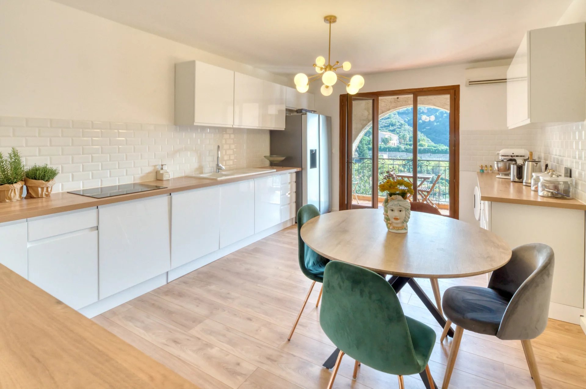 Èze – Villa de Prestige avec Vue Mer et Fort Potentiel – À 6 km de Monaco