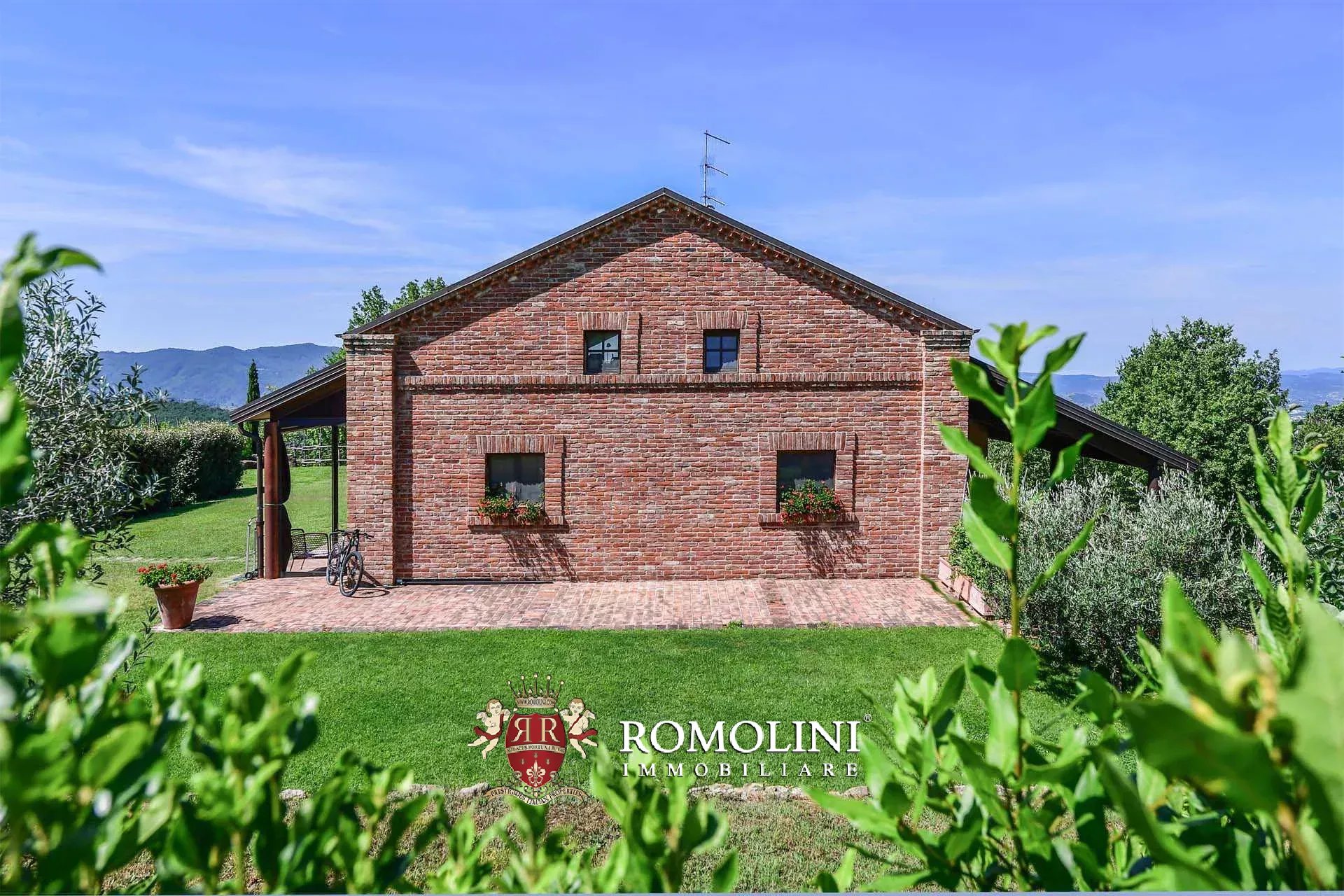 16 Bedroom Vineyard's Image 7