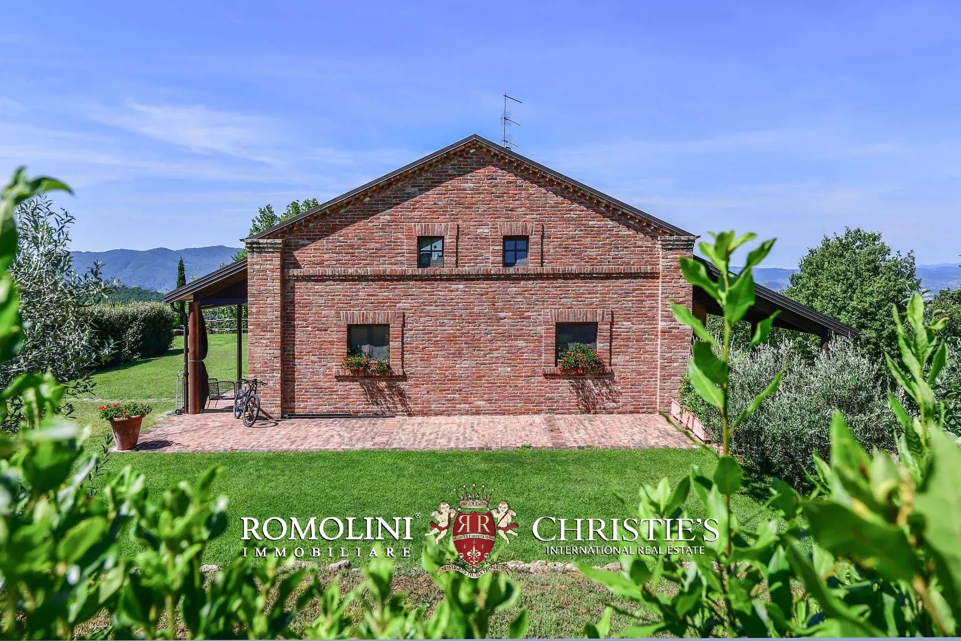 TENUTA VINICOLA BIOLOGICA IN VENDITA, CANTINA BIO TOSCANA