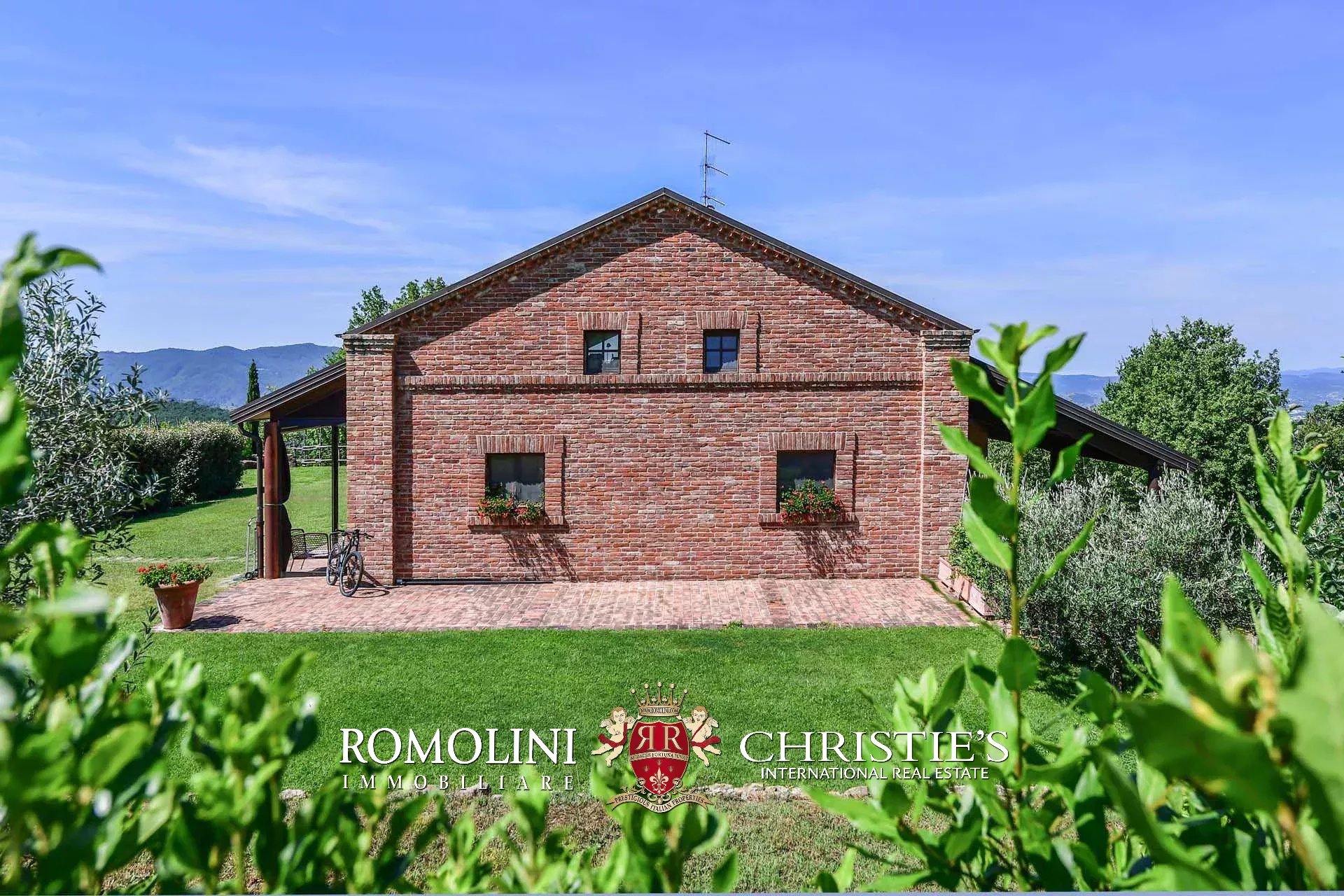 16 Bedroom Vineyard's Image 7