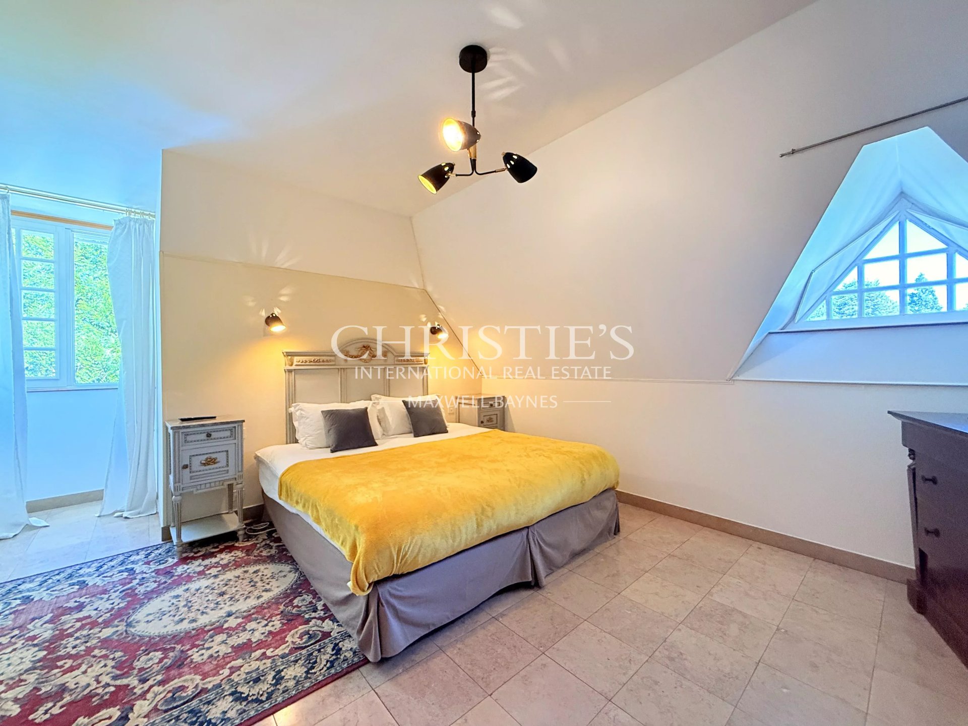 11 Bedroom Villa/Townhouse's Image 34