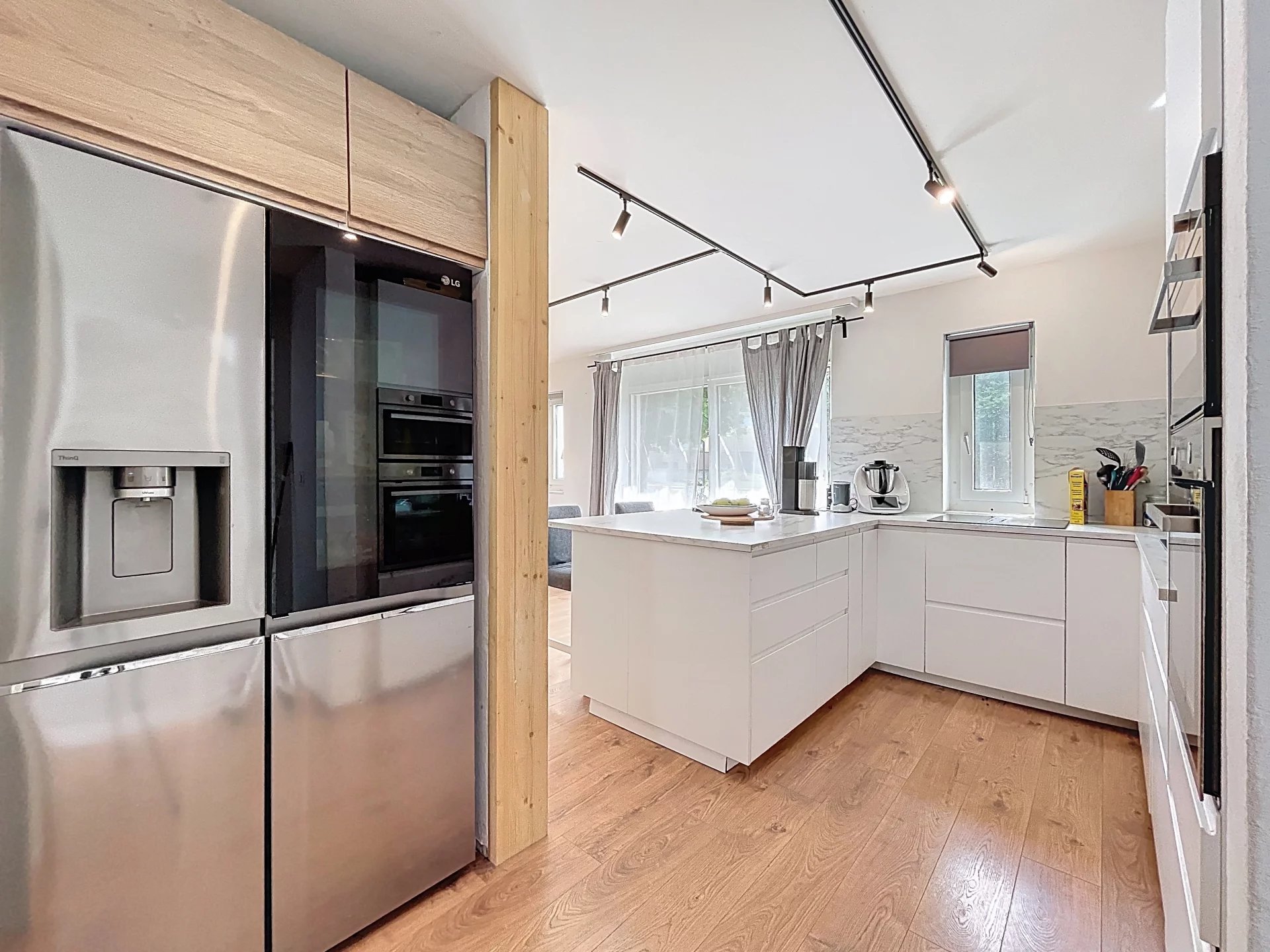 Charmante villa contiguë avec grand jardin