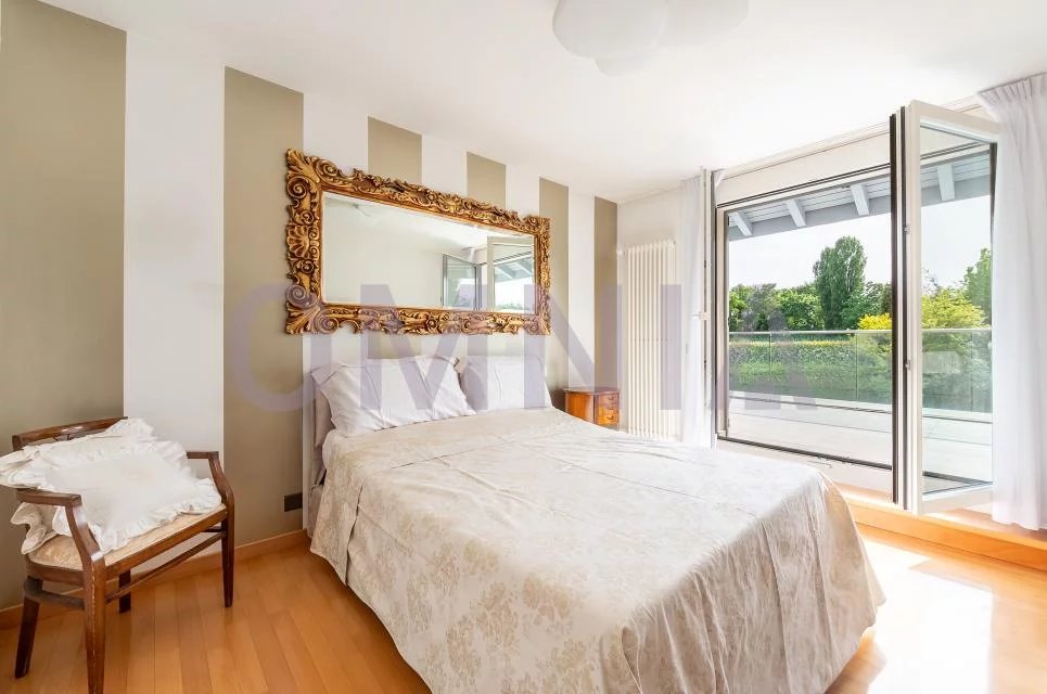 Villa de 330 m2 avec piscine et 1000 m2 de terrain