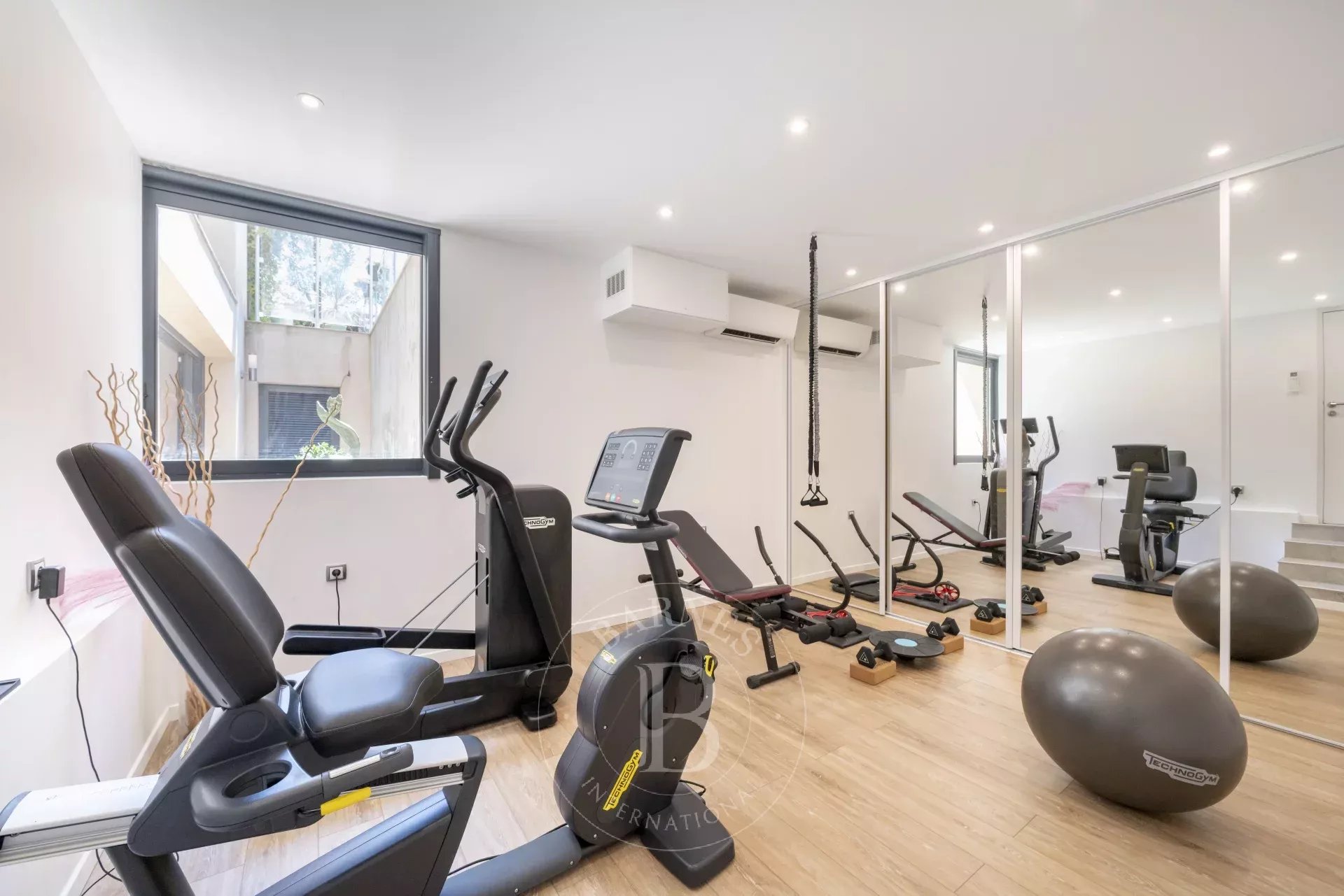 Villa Antibes - picture 9