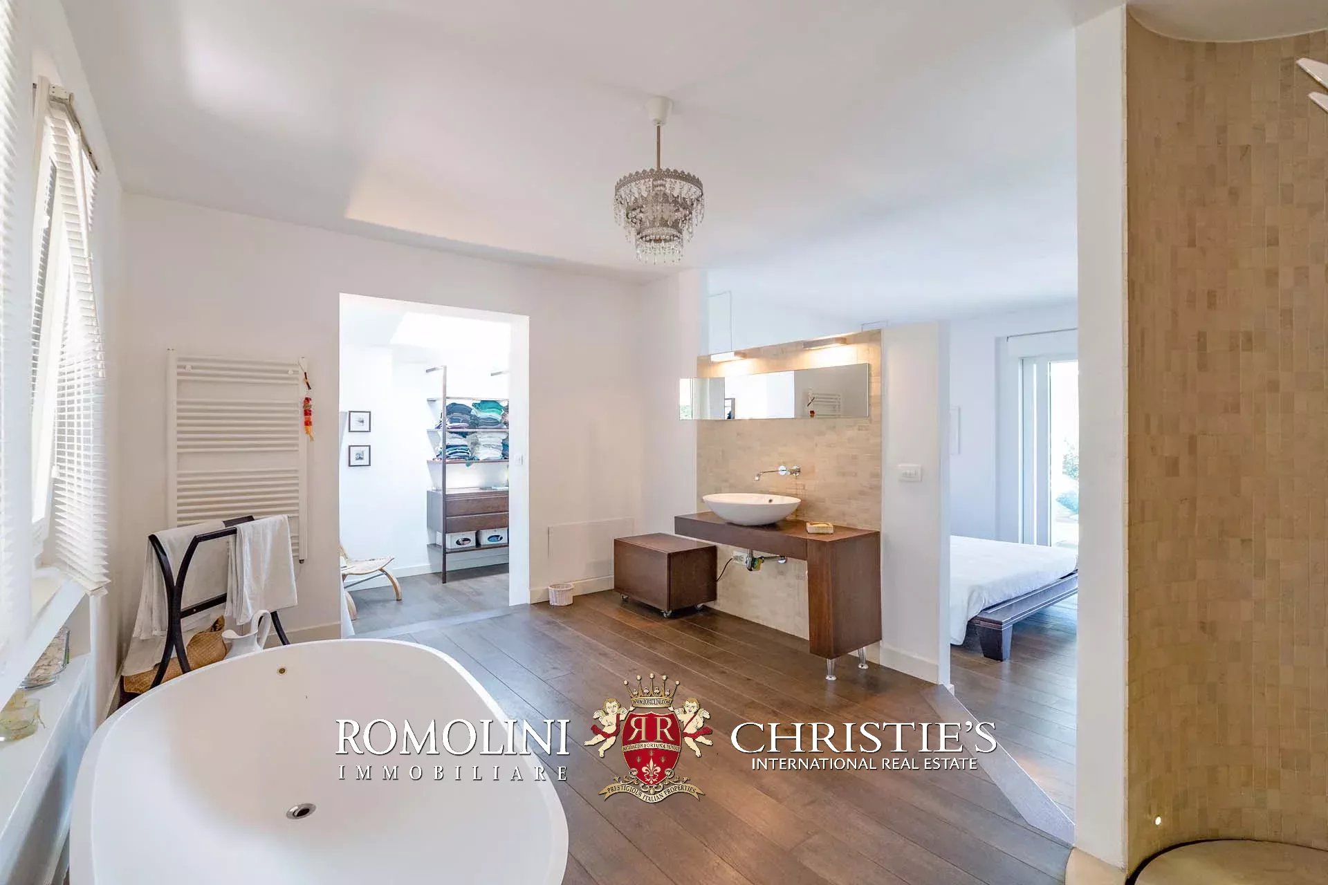 6 Bedroom Villa/Townhouse's Image 52