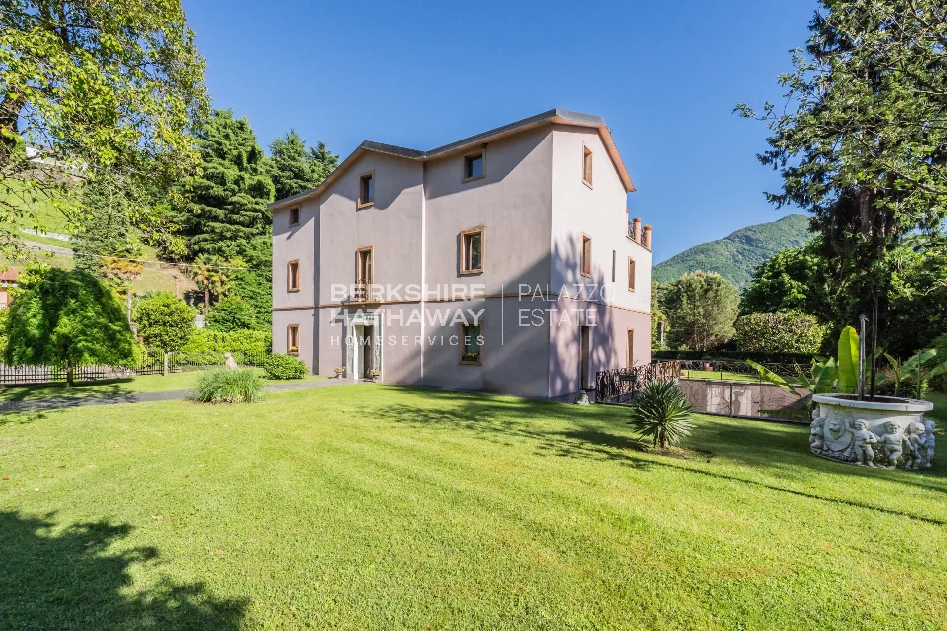 Villa in Tremezzina - view 1
