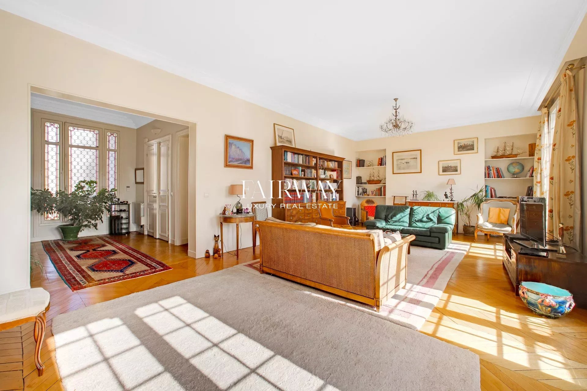 Duplex 240 m² aux derniers étages avec balcon