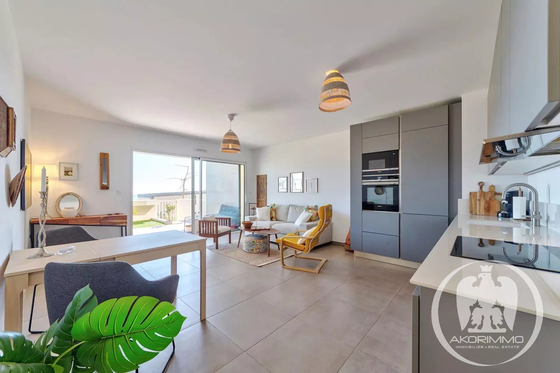 NICE FABRON: 2-beds with sea view in a recent residence with swi
