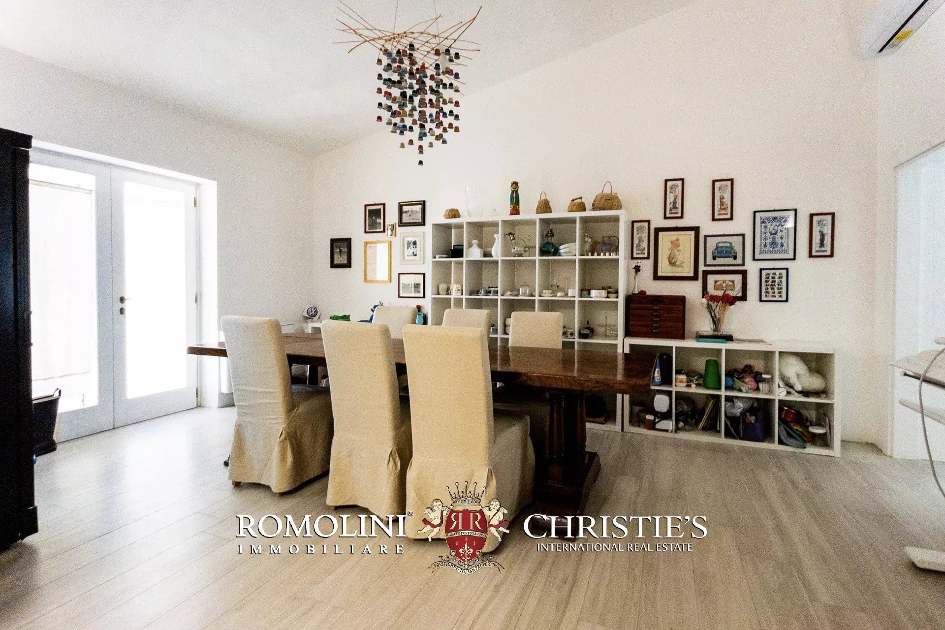 7 Bedroom Villa/Townhouse's Image 22