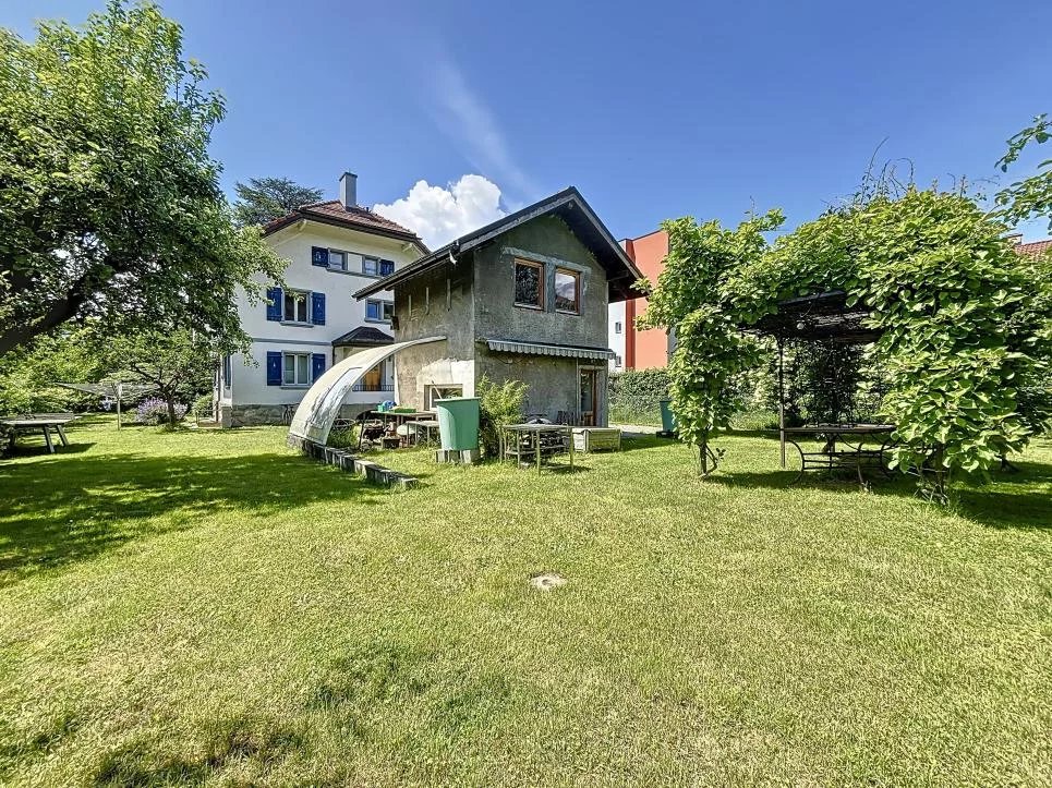 Terrain à vendre avec potentiel de développement !