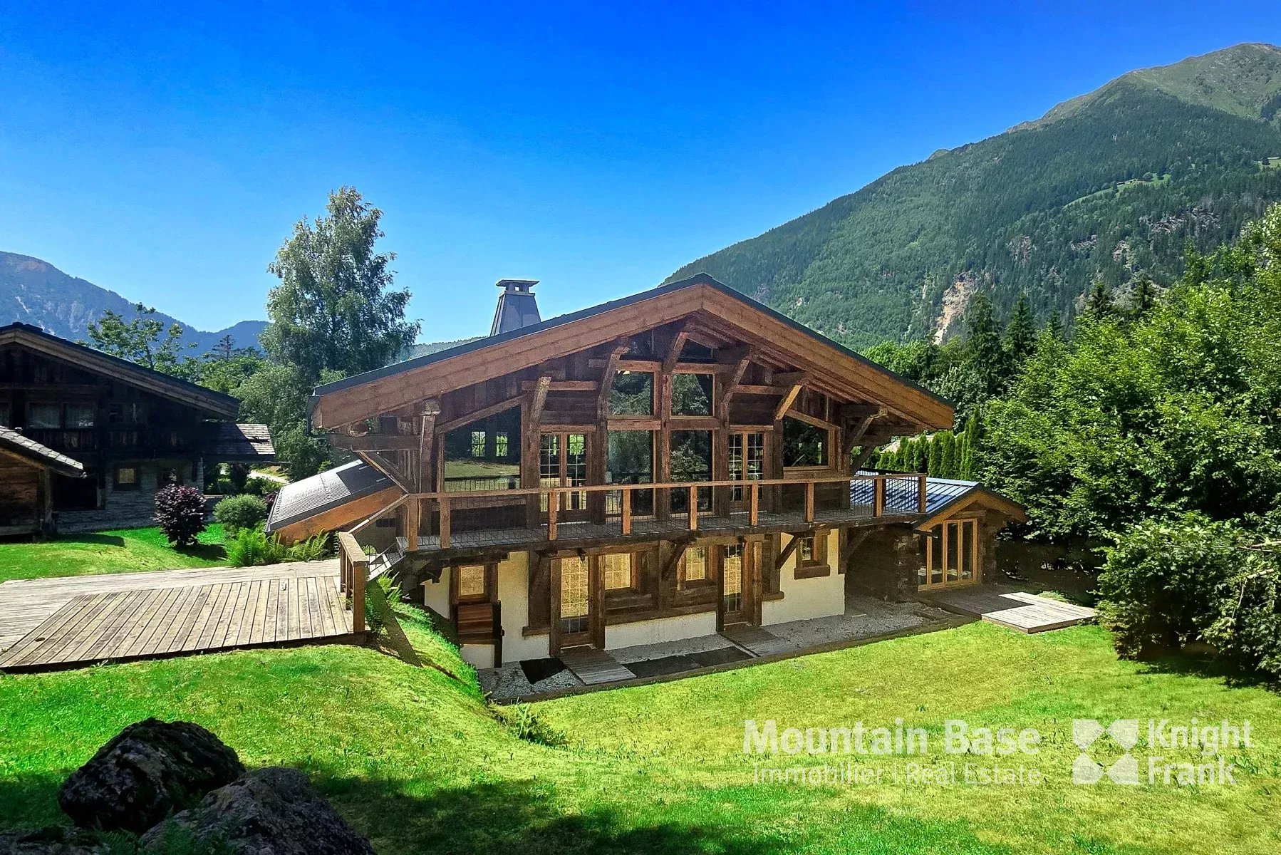 Photo of Newly renovated 4-bedroom chalet located next to the woods in the Bois Rond area of Taconnaz.