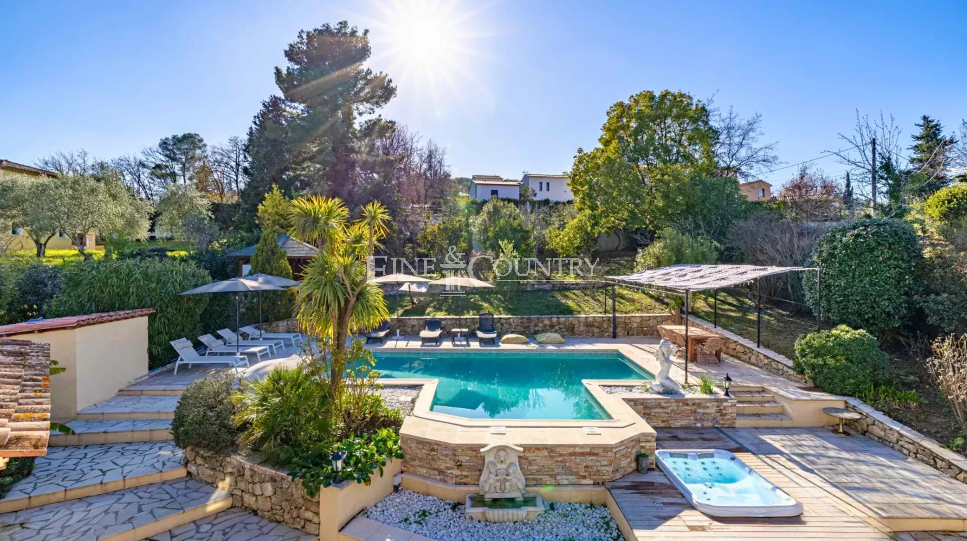 Photo of For sale  Villa in Valbonne - Panoramic view
