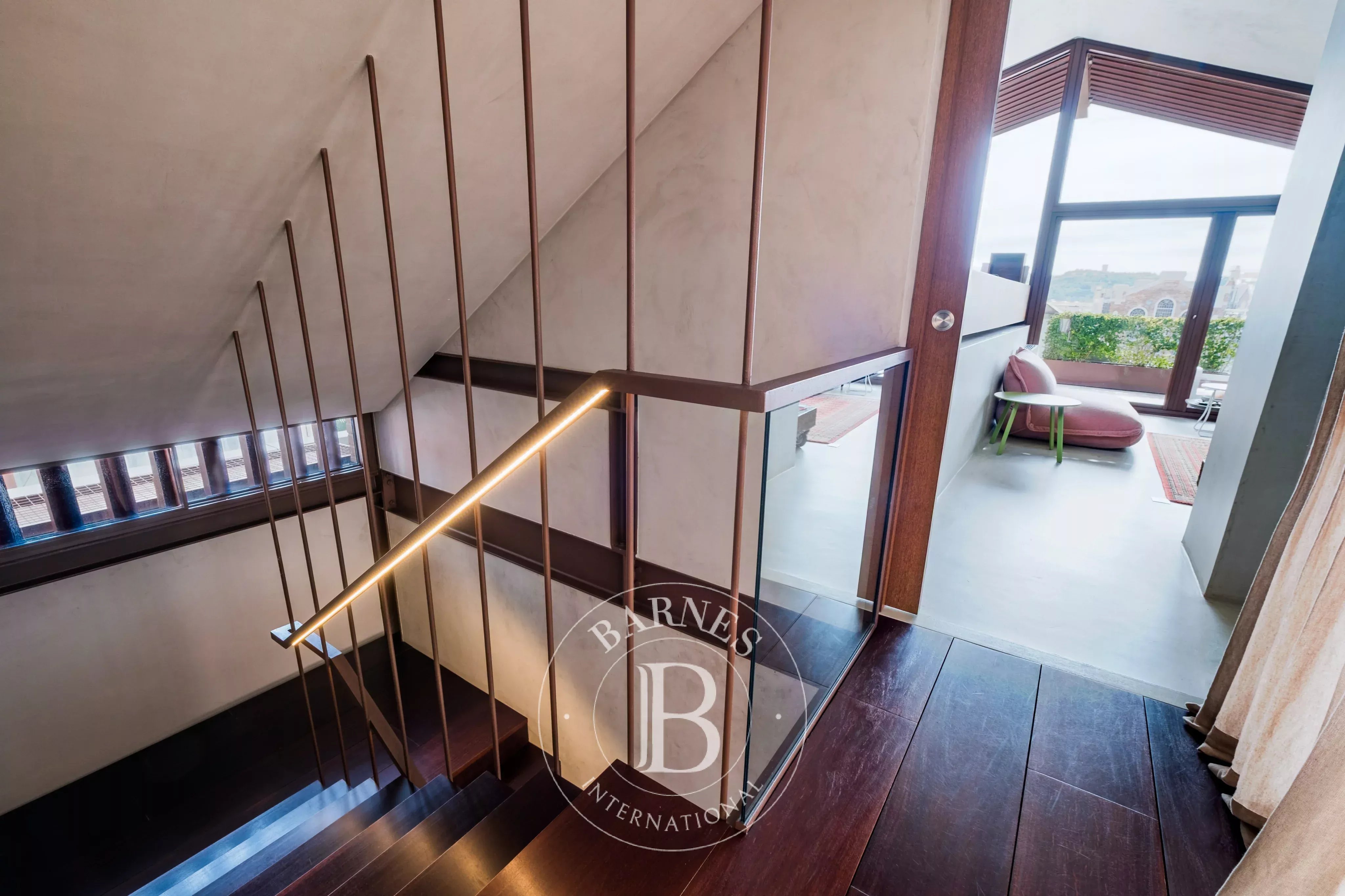 Maison contemporaine avec vue sur le fleuve