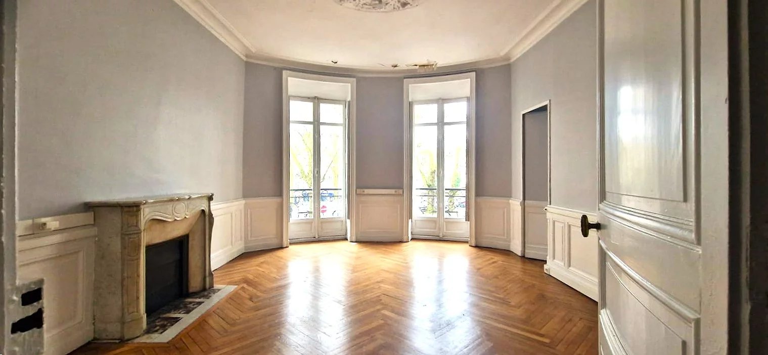 Superbe appartement ancien à rénover - Quartier Préfecture