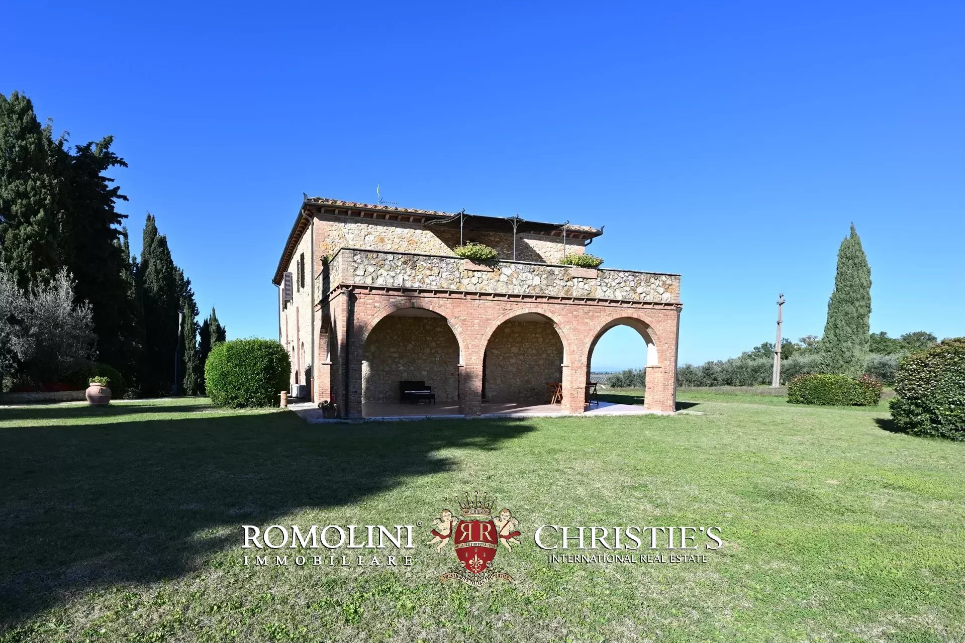 35 Bedroom Vineyard's Image 5
