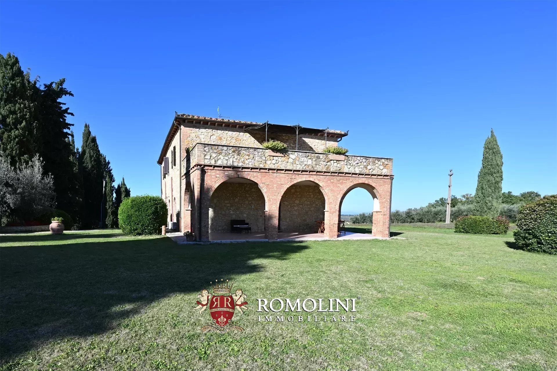 35 Bedroom Vineyard's Image 5