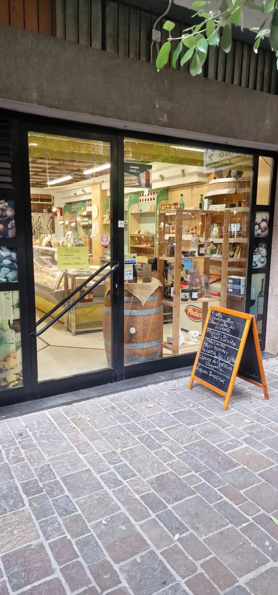 Vendita Attivitá commerciale - Mura negozio Pescara