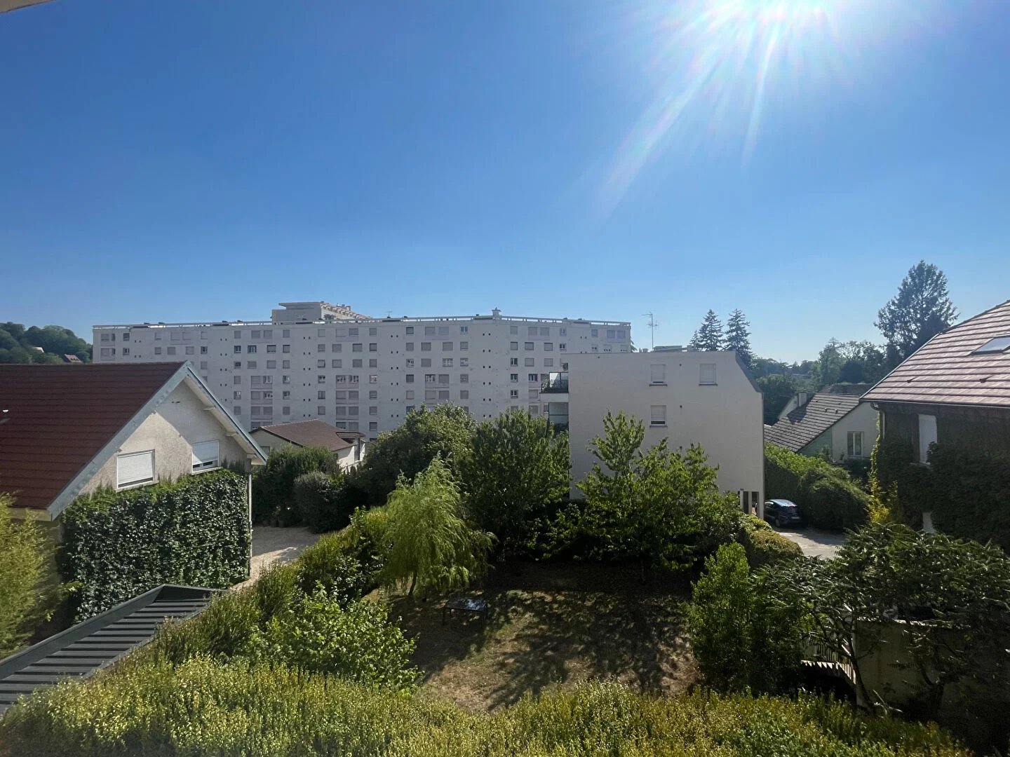 Besançon HAUTS DES CHAPRAIS : T3 avec BALCON, LOGGIA, GARAGE et CAVE