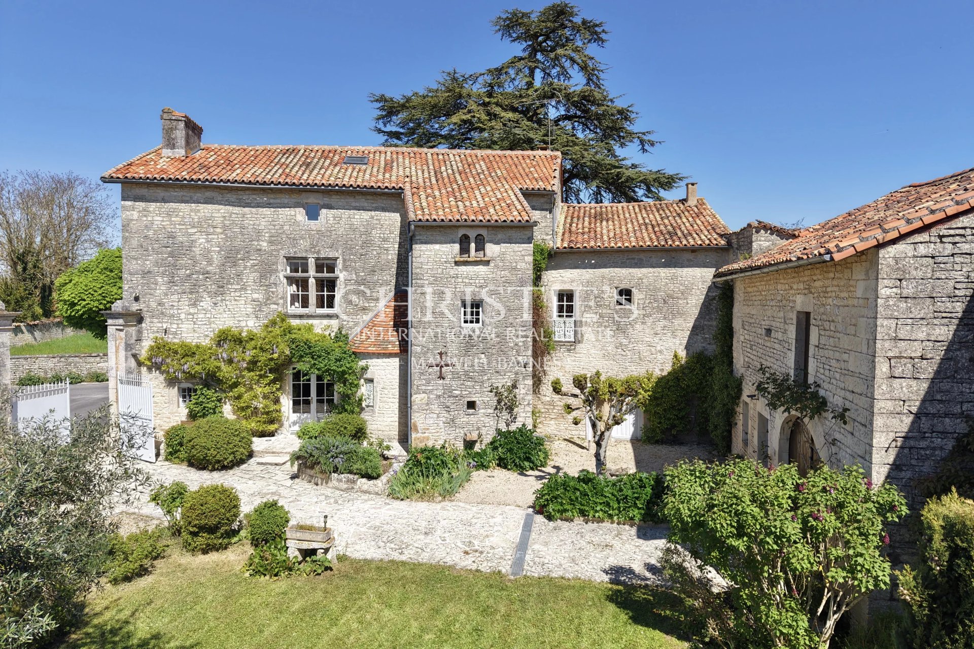 7 Bedroom Villa/Townhouse's Image 26