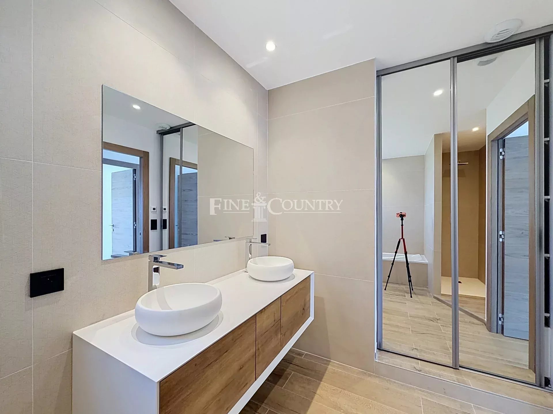 Photo of Villa for sale in Mougins in quiet area near school