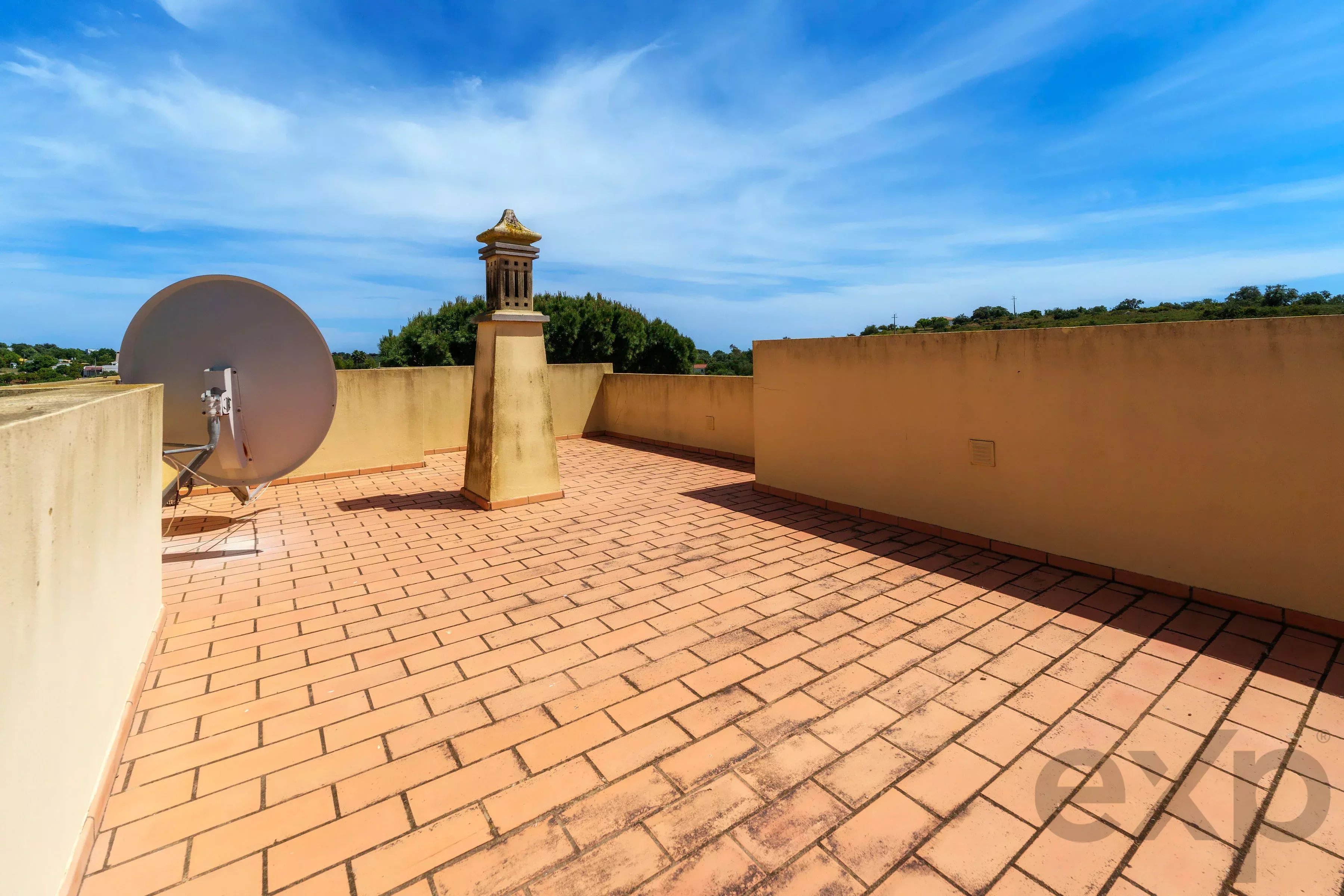 A fantastic, charming 4-bedroom villa with a garden and swimming pool on the outskirts of Olhão 87006245 image 41