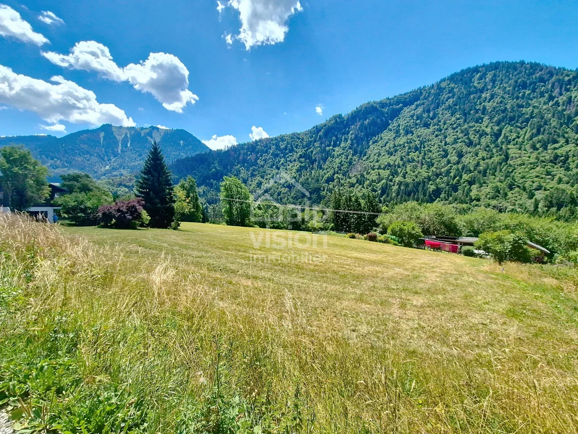 TERRAINS CONSTRUCTIBLES, ABONDANCE, VIABILISES, AU CALME ET ENSOLEILLES