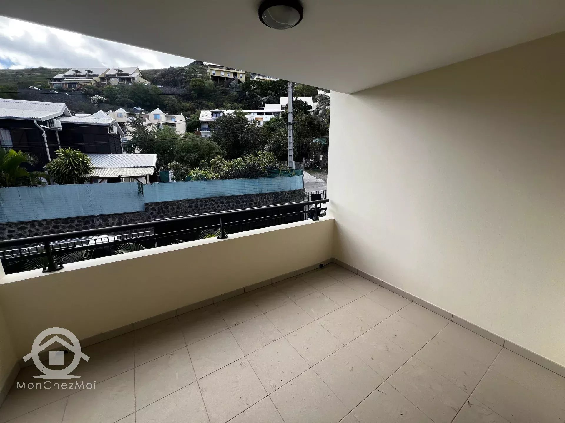 SAINT GILLES LES BAINS  Petite résidence de charmes : F4 Duplex Exceptionnelle à 420 000 euros !