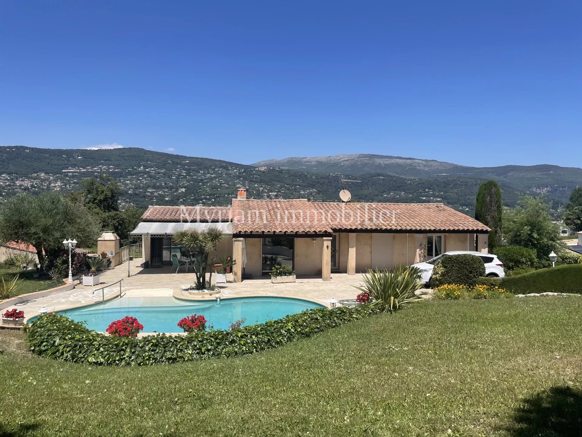 Villa 5  pièces piscine  Vue dégagée à PEYMEINADE