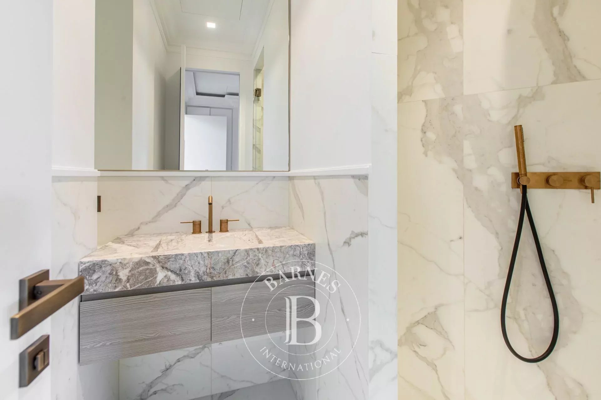 Daire Paris 8ème - picture 8