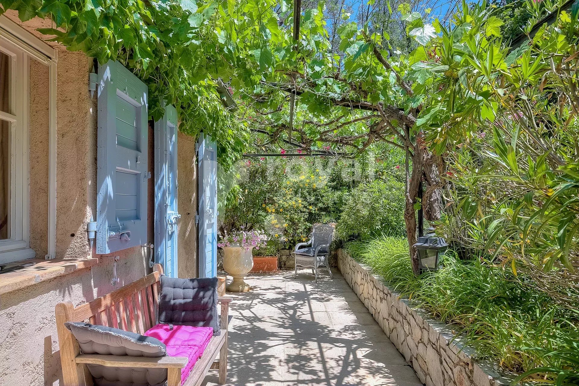 Villa provençale avec jardin dans un domaine fermé, proche Valbonne — photo 20